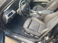 Gebraucht BMW 320 184 PS (135 kW) 2012 Schwarz Kombi