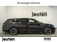 Gebraucht VW Passat R-line 150 PS (110 kW) 2025 Grenadillschwarz metallic Kombi