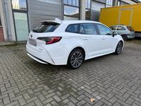 Używany Toyota Corolla 98 KM (72 kW) 2022 Biały Sedan/Limuzyna