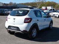 Gebraucht Dacia Sandero Stepway 90 PS (66 kW) 2015 Weiß Limousine