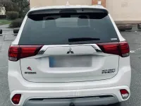 Gebraucht Mitsubishi Outlander P-HEV Basis 224 PS (164 kW) 2019 Weiß SUV