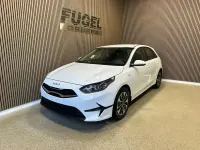 Neu Kia Ceed Play 2025 Weiss Kleinwagen