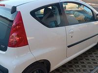 Gebraucht Peugeot 107 68 PS (50 kW) 2012 Schwarz Kleinwagen