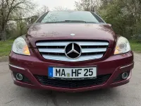 Gebraucht Mercedes B200 136 PS (100 kW) 2010 Rot Van / Kleinbus