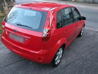 Gebraucht Ford Fiesta 81 PS (59 kW) 2006 Rot Kleinwagen