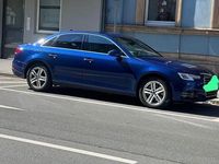 Gebraucht Audi A4 Design 190 PS (139 kW) 2017 Blau Limousine