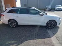 Używany Seat Leon FR 150 KM (110 kW) 2021 Biały Sedan/Limuzyna