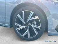 Gebraucht VW Golf VIII R-line 131 PS (96 kW) 2022 Mondsteingrau Kombi