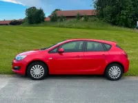 Gebraucht Opel Astra 116 PS (85 kW) 2013 Rot Kleinwagen