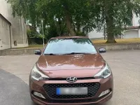 Gebraucht Hyundai i20 Style 101 PS (74 kW) 2015 Braun Kleinwagen
