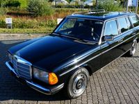 Gebraucht Mercedes E230 136 PS (100 kW) 1985 Schwarz Kombi