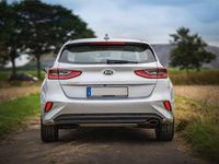 Używany Kia Ceed Vision 99 KM (72 kW) 2018 Srebrny Hatchback