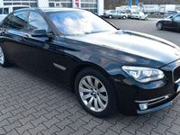 Gebraucht BMW 750L 381 PS (280 kW) 2013 Azuritschwarz metallic Limousine