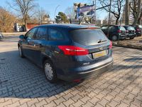 Gebraucht Ford Focus Trend 105 PS (77 kW) 2017 Blau Kombi