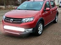 Gebraucht Dacia Sandero 90 PS (66 kW) 2014 Rot Limousine