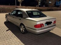 Gebraucht Mercedes E240 170 PS (125 kW) 1999 Silber Limousine