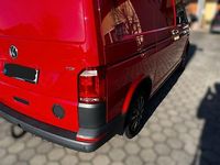 Gebraucht VW Transporter 102 PS (75 kW) 2018 Rot Van