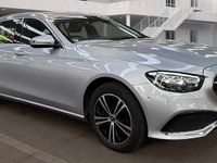 Gebraucht Mercedes E220 200 PS (147 kW) 2023 Silber Kombi