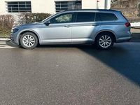 Gebraucht VW Passat 150 PS (110 kW) 2022 Silber Kombi