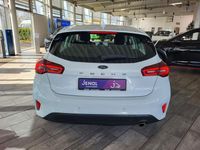 Gebraucht Ford Focus Titanium 125 PS (91 kW) 2022 Frozen white Limousine