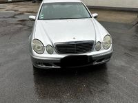 Gebraucht Mercedes E220 177 PS (130 kW) 2002 Silber Limousine
