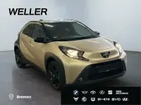 Gebraucht Toyota Aygo 72 PS (52 kW) 2023 Ginger beige metallic / dach mysticschwarz Kleinwagen