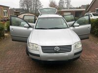 Gebraucht VW Passat 116 PS (85 kW) 2001 Grau Limousine