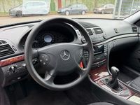 Second-hand Mercedes E200 122 CP (89 kW) 2003 Negru Berlinǎ