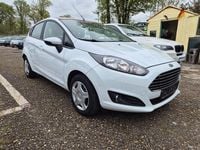 Gebraucht Ford Fiesta SYNC Edition 101 PS (74 kW) 2015 Weiß Limousine