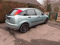 Usado Ford Focus 101 HP (74 kW) 2000 Azul Sedan