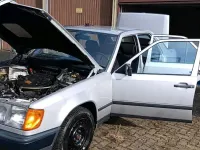 Gebraucht Mercedes E260 160 PS (117 kW) 1989 Silber Limousine