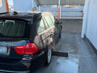Gebraucht BMW 320 184 PS (135 kW) 2010 Schwarz Kombi