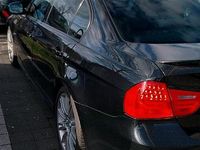Gebraucht BMW 320 170 PS (125 kW) 2011 Schwarz Limousine