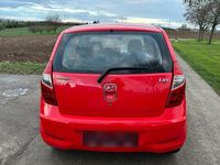 Gebraucht Hyundai i10 Edition 69 PS (50 kW) 2012 Rot Kleinwagen