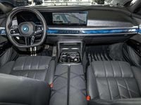 Gebraucht BMW M760e 571 PS (419 kW) 2025 Carbonschwarz Limousine