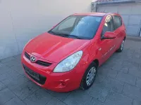 Gebraucht Hyundai i20 77 PS (56 kW) 2011 Rot Kleinwagen