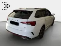 Gebraucht Skoda Octavia RS 245 PS (180 kW) 2024 Moonweiß perleffekt Kombi