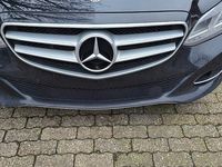 Gebraucht Mercedes E220 163 PS (119 kW) 2015 Schwarz Limousine