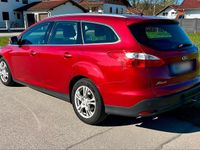 Używany Ford Focus Trend 125 KM (91 kW) 2012 Czerwony Kombi