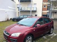 Second-hand Ford Focus 100 CP (73 kW) 2004 Roșu Hatchback