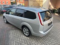 Gebraucht Ford Focus 101 PS (74 kW) 2010 Silber Kombi