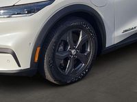 Gebraucht Ford Mustang Mach-E Basis 216 kW (294 PS) 2021 Starweiß metallic (metallic) SUV