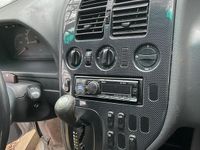 Second-hand Mercedes Vito 122 CP (89 kW) 2002 Argintiu Van