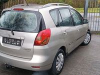 Gebraucht Toyota Corolla Verso 110 PS (80 kW) 2002 Gold Van / Kleinbus