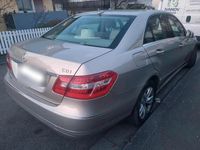 Gebraucht Mercedes E220 170 PS (125 kW) 2009 Gold Limousine