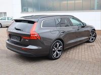 Gebraucht Volvo V60 Core 163 PS (119 kW) 2024 Grau Kombi