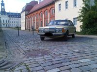 Gebraucht Mercedes 230 109 PS (80 kW) 1977 Gelb Limousine