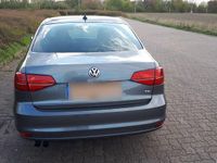 Gebraucht VW Jetta 125 PS (91 kW) 2015 Grau Limousine