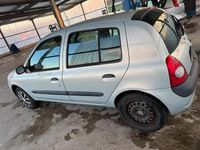 Gebraucht Renault Clio II 75 PS (55 kW) 2003 Silber Kleinwagen