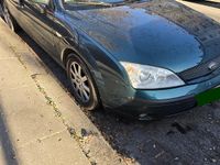 Gebraucht Ford Mondeo 125 PS (91 kW) 2001 Grün Kombi